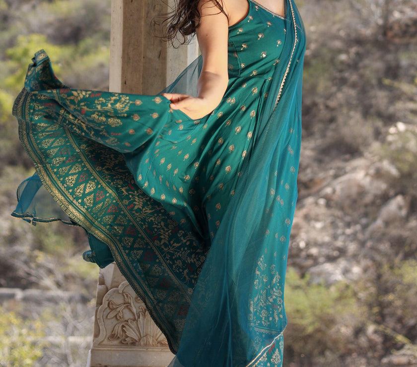 Divena Rama green Rayon Shoulder Strip Anarkali Kurta with Net Dupatta - divenaworld.com